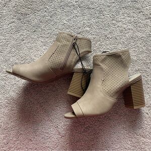 NWOT Peep Toe Heels